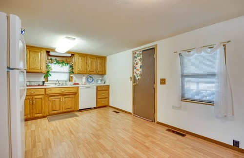 Fort Cobb Cabin | Delightful Fort Cobb Home Rental with Lake Access & Amenities