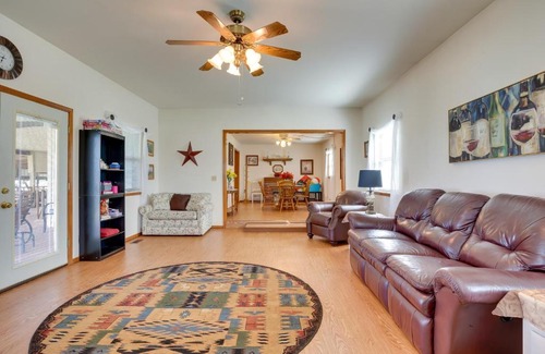 Fort Cobb House | Charming Fort Cobb Home Rental Steps from Lake Access