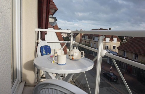 Merville-Franceville-Plage Apartment | Idyllic 1-Bedroom Apartment at Merville-Franceville-Plage