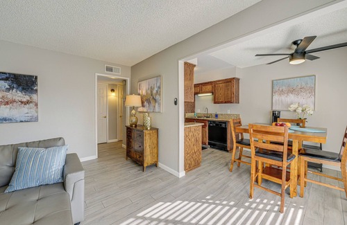 Fresno Apartment | Inviting Fresno Condo with Pool Access and Balcony Retreat