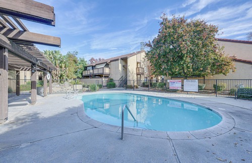 Fresno Apartment | Inviting Fresno Condo with Pool Access and Balcony Retreat