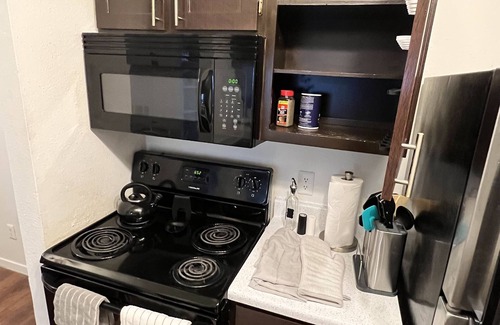 East Riverside - Oltorf Apartment | Inviting Central ATX Apartment with Hot Tub & Kitchen
