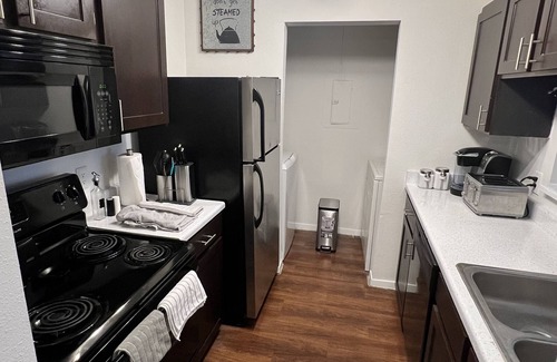 East Riverside - Oltorf Apartment | Inviting Central ATX Apartment with Hot Tub & Kitchen