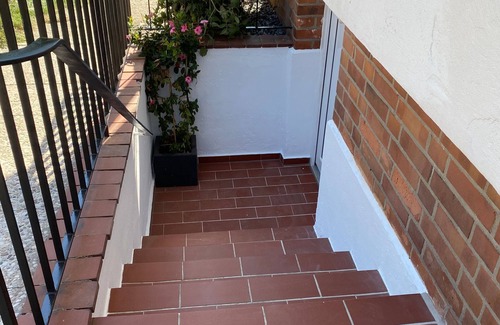 Iserhagen Sud Apartment | Inviting Basement Apartment with Breakfast & Family Amenities
