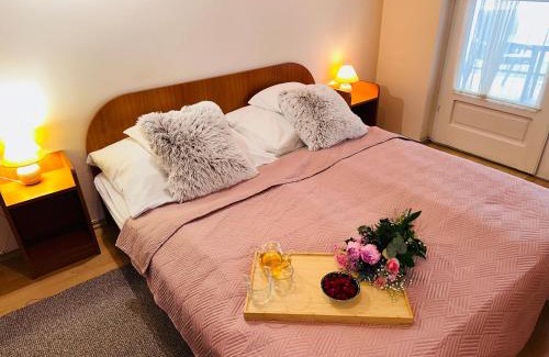 Gyula Apartment | Comfortable Garden Apartment: Family & Pet Friendly Retreat