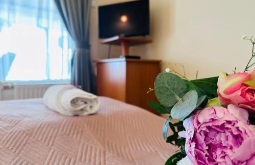 Gyula Apartment | Comfortable Garden Apartment: Family & Pet Friendly Retreat