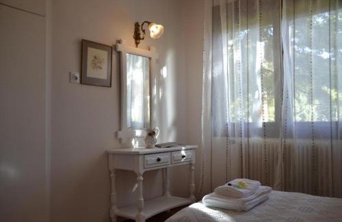 Orestida Apartment | Inviting Garden House - Guest Rated 9.8, Family Friendly