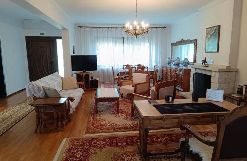 Orestida Apartment | Inviting Garden House - Guest Rated 9.8, Family Friendly