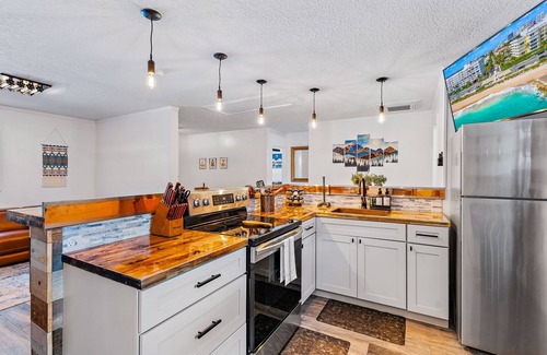 Jupiter Cabin | Delightful Oceanfront Oasis with Hot Tub, Sauna & Playroom