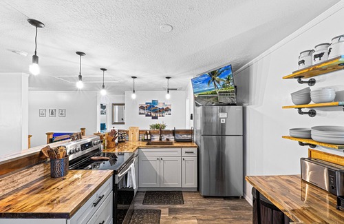 Jupiter Cabin | Delightful Oceanfront Oasis with Hot Tub, Sauna & Playroom