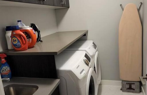 Kensington Apartment | Pet-Friendly Cozy Gem in Downtown with Perfect Score