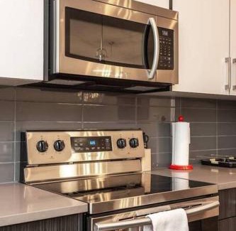 Kensington Apartment | Charming Kensington Retreat: Family and Pet Friendly Stay