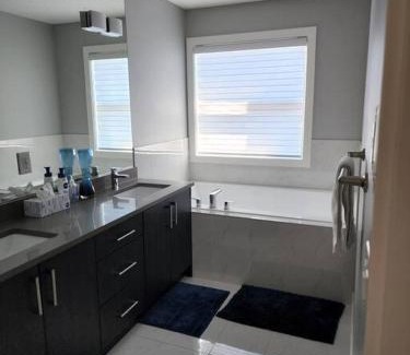 Kensington Apartment | Charming Kensington Retreat: Family and Pet Friendly Stay