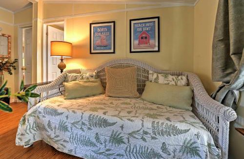 Midway House | Charming Georgia Retreat with Porch and Fire Pit Awaits!