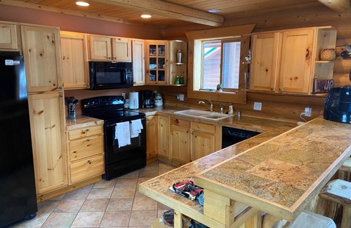 Divide Cabin | Inviting Cabin Retreat with Kitchen & Family-Friendly Vibe