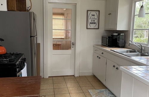Pacific Grove Cottage | Pet-Friendly Retreat in Pacific Grove with Top Ratings