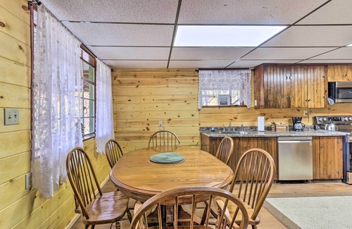 Harrisonville Cabin | Inviting Retreat Near Cowans Gap State Park with Spa Access