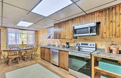 Harrisonville Cabin | Inviting Retreat Near Cowans Gap State Park with Spa Access