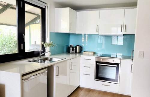 Cranebrook Apartment | Inviting Getaway Near Blue Mountains with Family Amenities