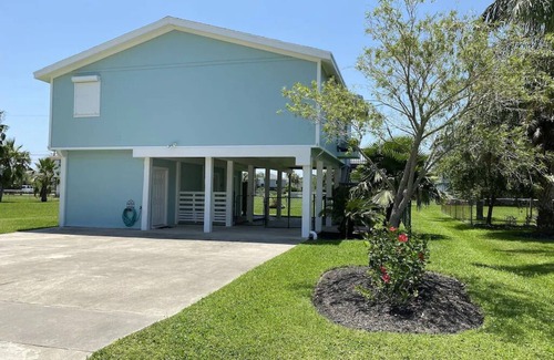 Galveston House | Inviting Beachfront Getaway for Families and Couples