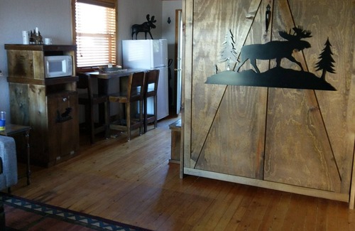 Walden Cabin | Cozy Retreat with Pet-Friendly Amenities in Colorado's Moose Capital