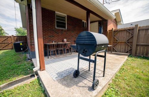 Urbandale Nations House | Cozy Getaway Mins to Downtown, Broadway Airport