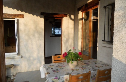 Saint-Haon-le-Chatel Cottage | Relaxing Gite Saint-Haon-le-Châtel: 3 Bedrooms & Pool