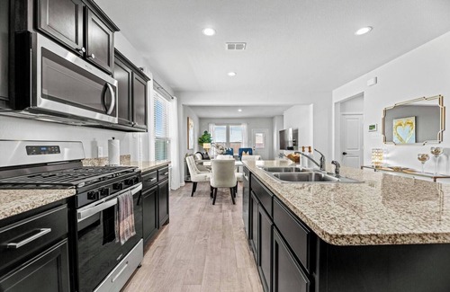 Fort Worth House | Cozy Glam Haus | 3BD 20 min from downtown