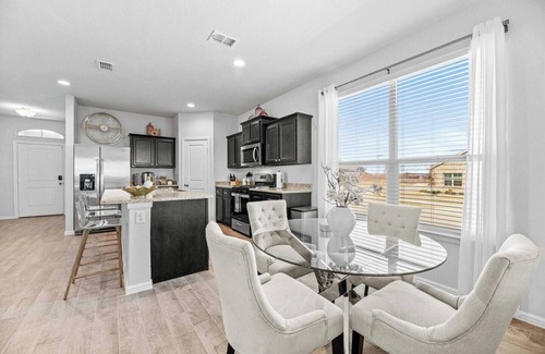 Fort Worth House | Cozy Glam Haus | 3BD 20 min from downtown