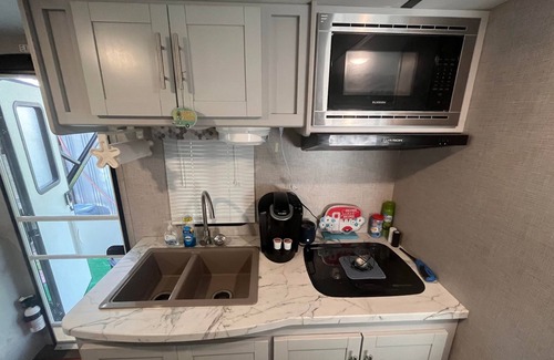 Fernandina Beach House | Pet-Friendly Glamper for 6 in Prime Location, Rated 9/10