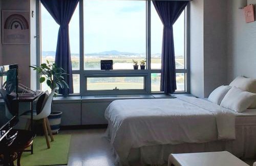 Jung-gu Apartment | Budget-Friendly Good Vibes Studio with a 7.8/10 Rating
