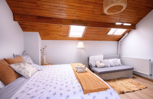 Romainville Bed & Breakfast | Inviting Grande Chambre Parisienne with Breakfast Included