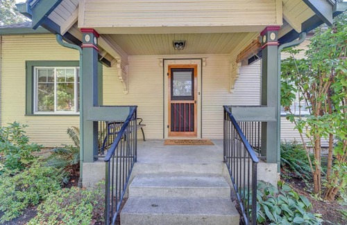 Grants Pass House | Inviting Grants Pass Getaway Near Rogue River Access