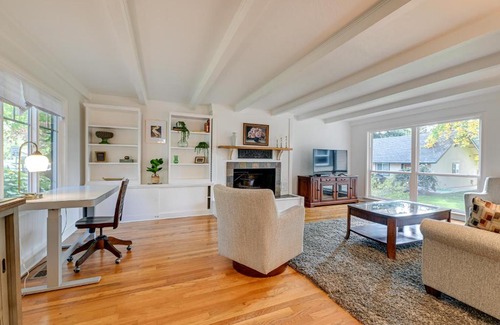 Grants Pass House | Inviting Grants Pass Getaway Near Rogue River Access