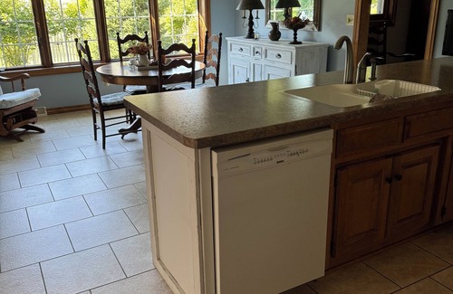 Allouez House | Inviting Green Bay Retreat Near Lambeau Field with Kitchen