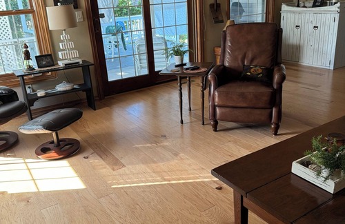 Allouez House | Inviting Green Bay Retreat Near Lambeau Field with Kitchen