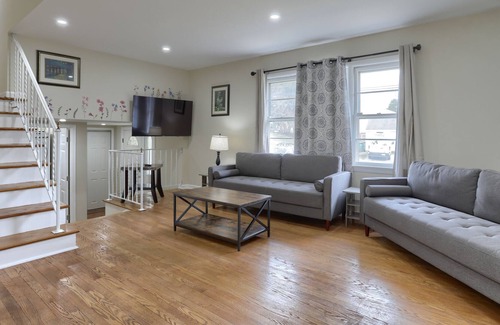 Harrisburg House | Cozy Guest Home At Fairville
