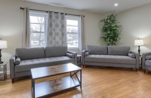 Harrisburg House | Cozy Guest Home At Fairville
