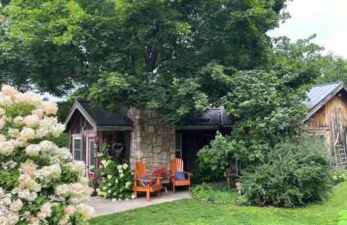 Nottawa House | Inviting Guest House, Steps from Wasaga Beach & Blue Mountain