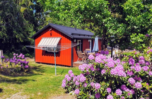 Ingaro Cabin | Charming Guest House on Ingarö with Ocean Views & Breakfast