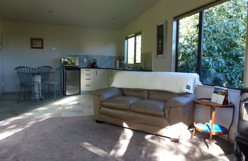Manakau House | Inviting Guesthouse Nestled in a Beautiful Garden Oasis
