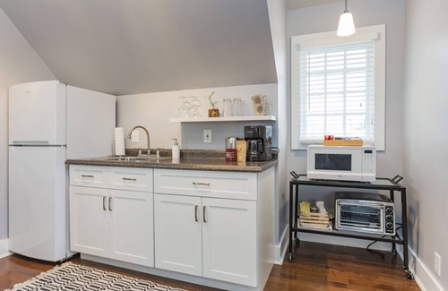 Belmont - Hillsboro Apartment | Charming Guesthouse in Trendy 12South - Rated 9.8/10!