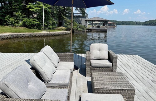 Clanton Apartment | Cozy guesthouse on the lake in charming Clanton with AC and WiFi