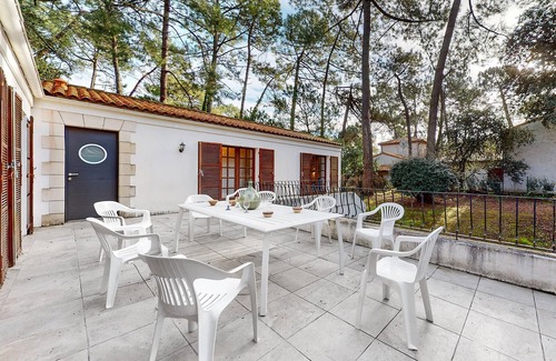 Saint-Georges-de-Didonne House | Relaxing 4 Bedroom Getaway in Saint-Georges-de-Didon