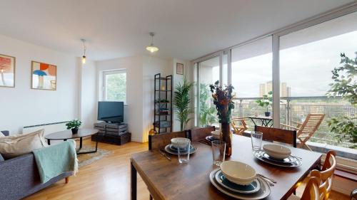 Hackney Central Apartment | Inviting Hackney Apartment for Families with Great Amenities