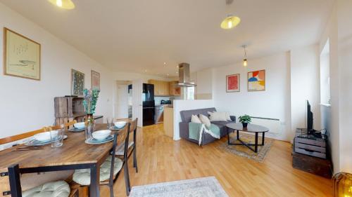 Hackney Central Apartment | Inviting Hackney Apartment for Families with Great Amenities