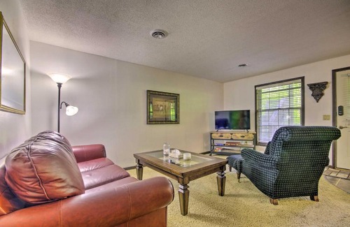 Hallsville Apartment | Inviting Hallsville Apartment with Shared Hot Tub Escape