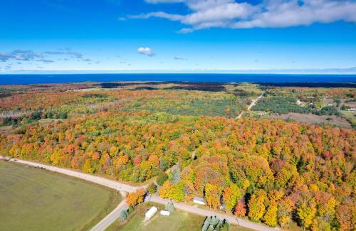 Harbor Springs House | Pet-Friendly Harbor Springs Retreat, 13 Miles to Town