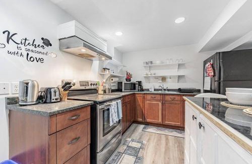 Whitby Apartment | Inviting Haven Retreat: 2-Bed Basement for Families