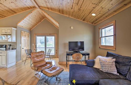 Hayesville Apartment | Inviting Hayesville Couples Getaway with Marina Access